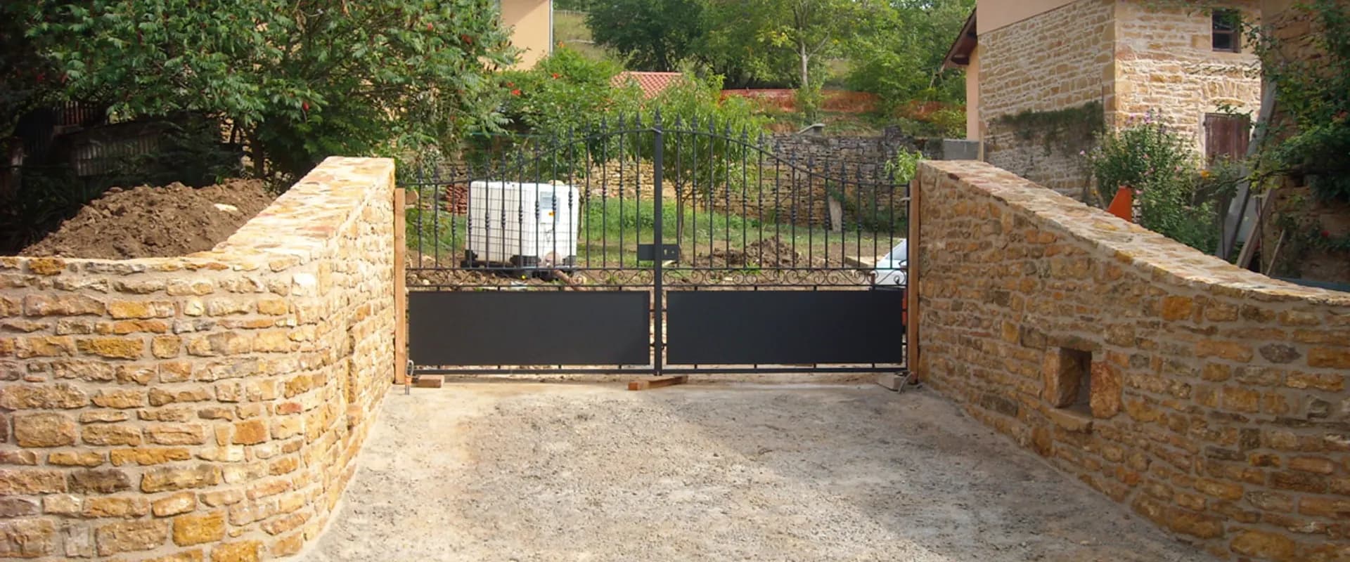 Création d’une entrée en pierre dorée — SARL Just Jean-Philippe