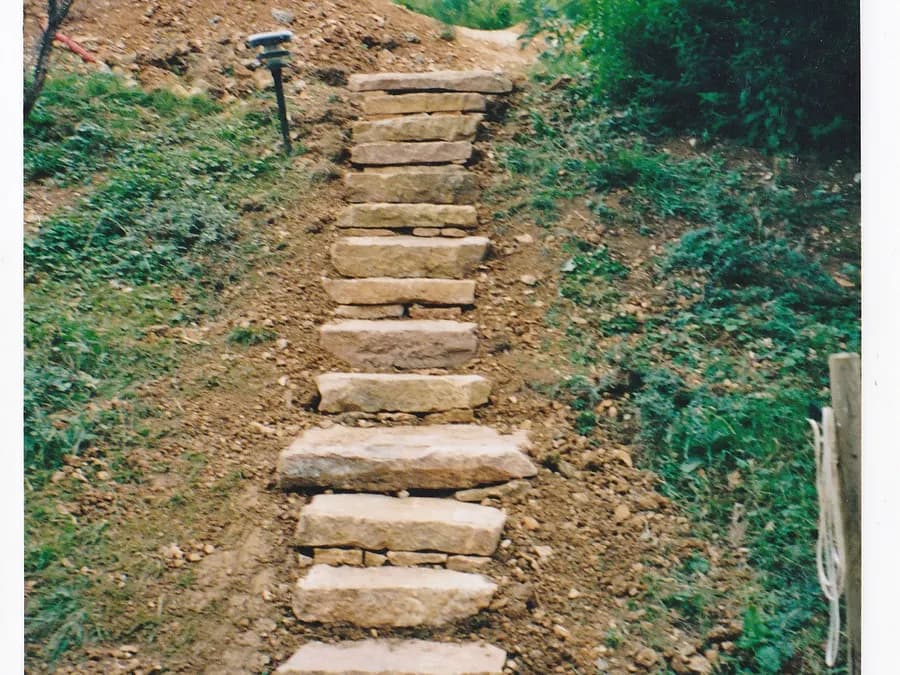 Mise en place de pierres pour créer un escalier — SARL Just Jean-Philippe