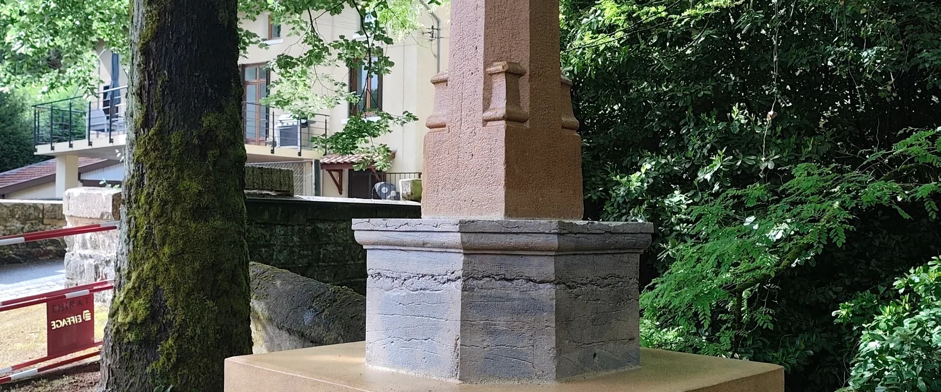 Rénovation et taille d’une croix en pierre — SARL Just Jean-Philippe