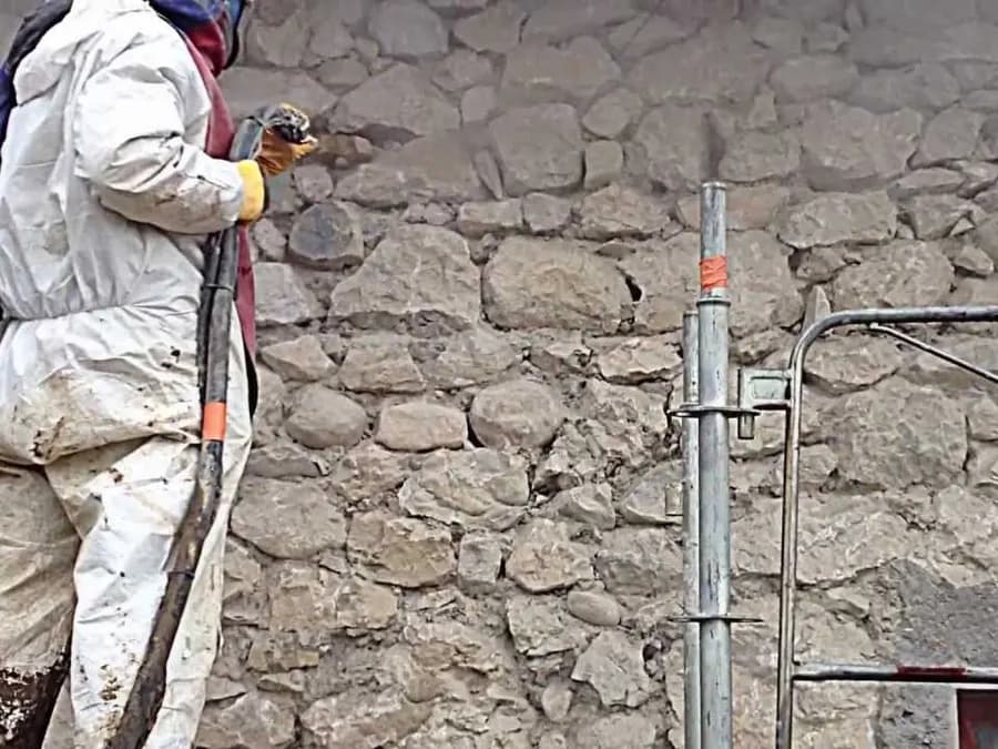 Sablage d’un mur en pierre — SARL Just Jean-Philippe