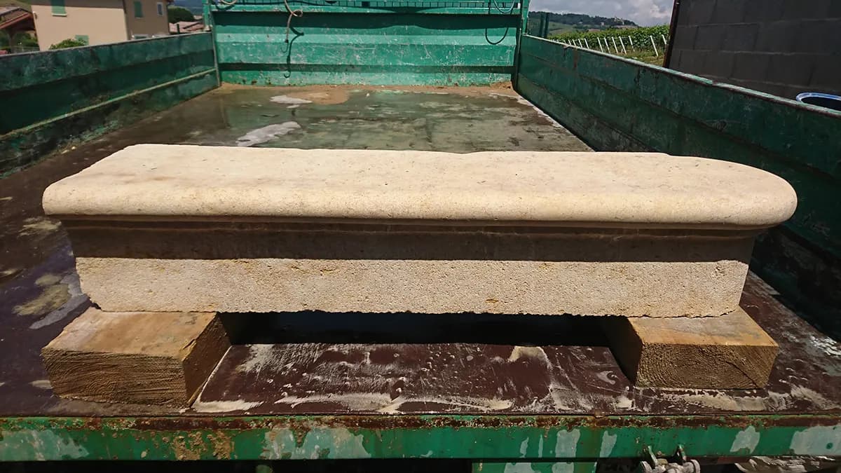 Table, tabouret et banc en pierre — SARL Just Jean-Philippe